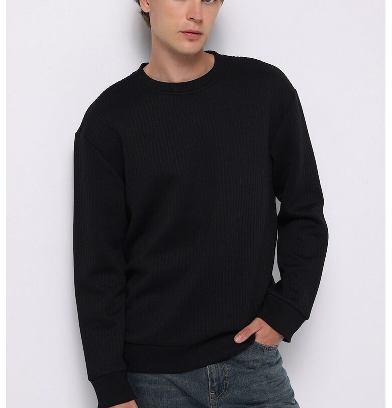 Релефен суитшърт с овално деколте COLINS