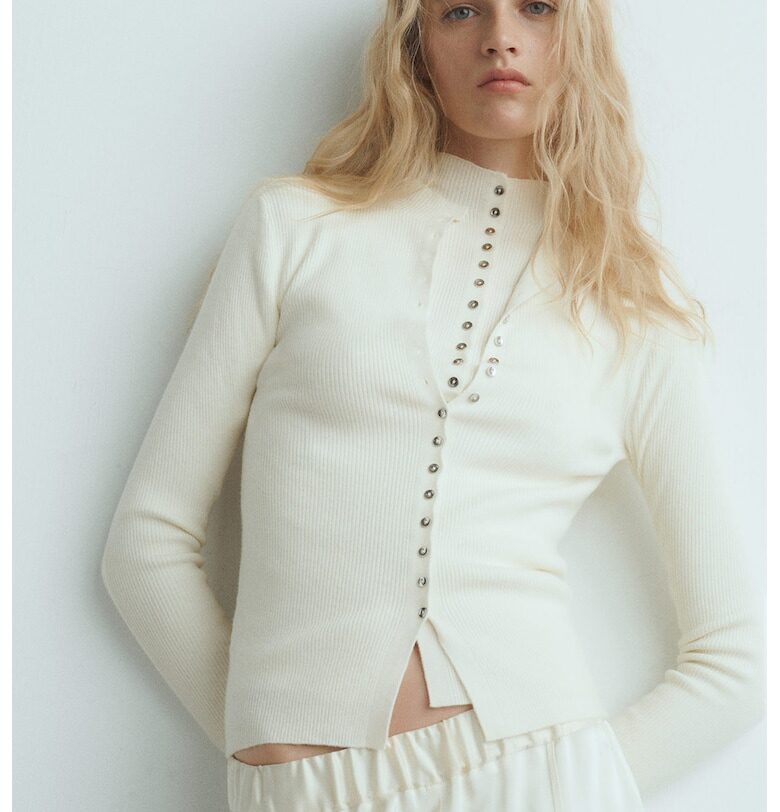 Рипсена слим жилетка с вълна с копчета Mango