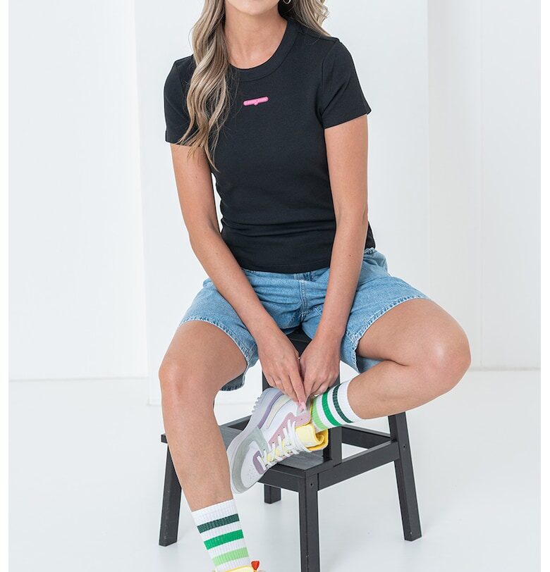 Рипсена слим тениска с овално деколте Tommy Jeans