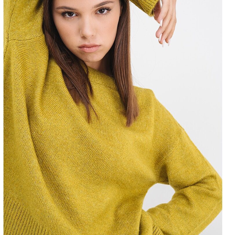 Свободен пуловер с овално деколте Vero Moda