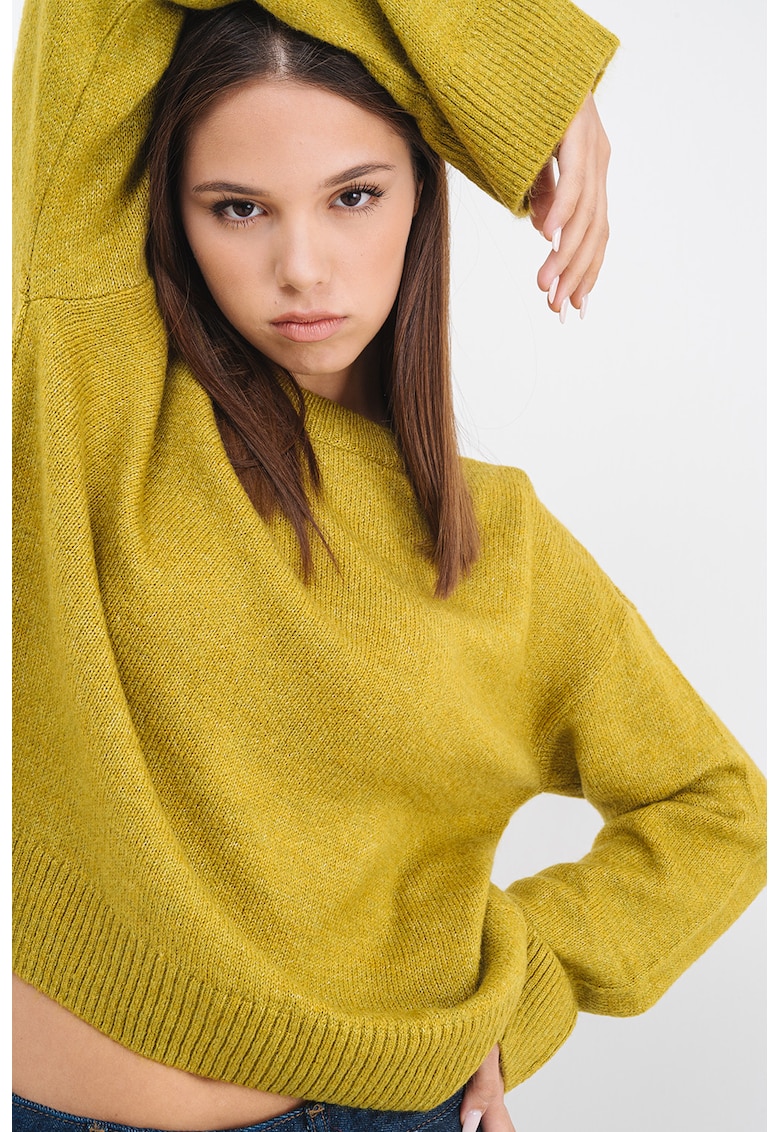 Свободен пуловер с овално деколте Vero Moda