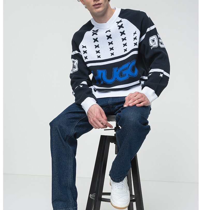 Свободен пуловер с шпиц и лого HUGO