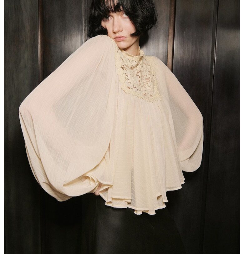 Свободна надиплена блуза с бродерии Mango