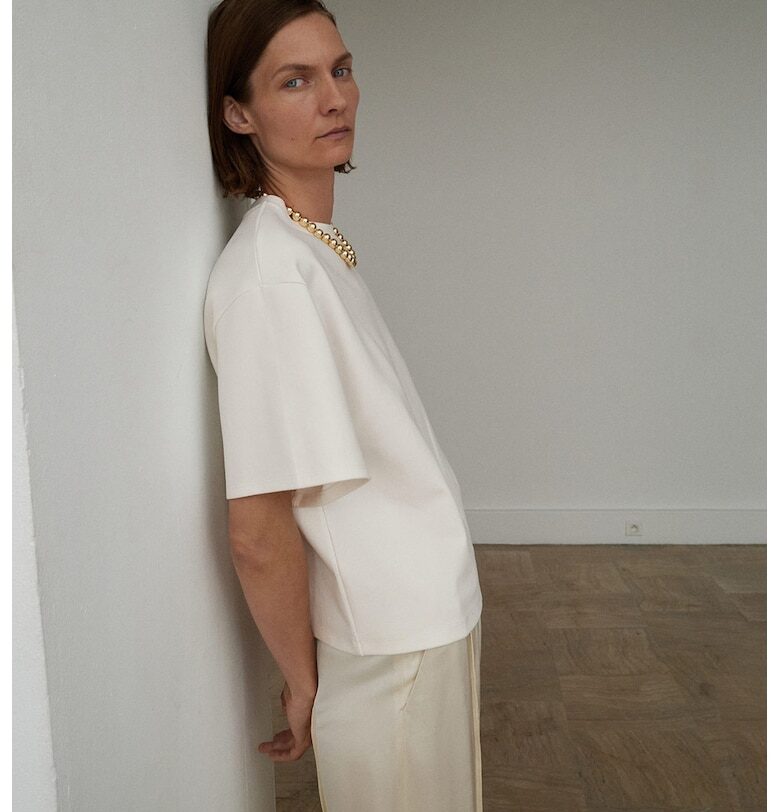 Свободна тениска без шарка Mango