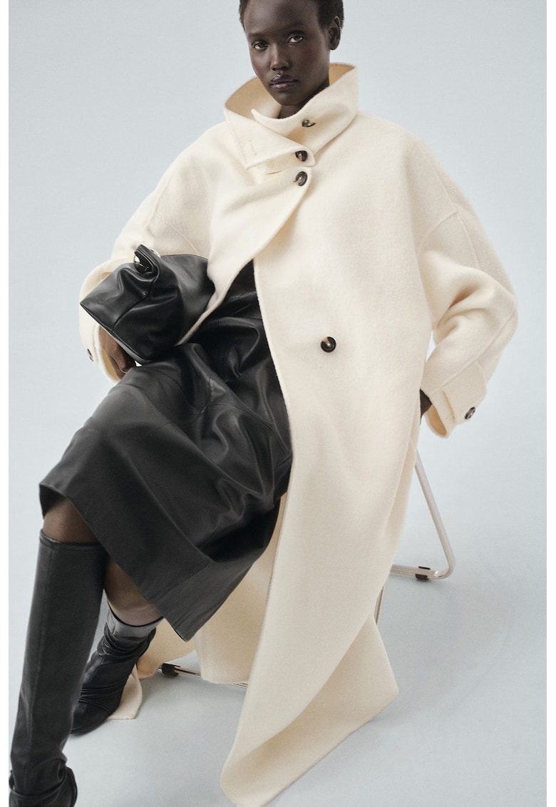 Свободно палто с вълна Mango