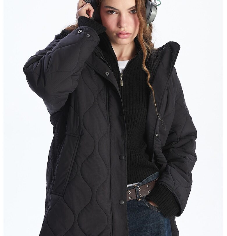 Свободно яке с качулка LC WAIKIKI