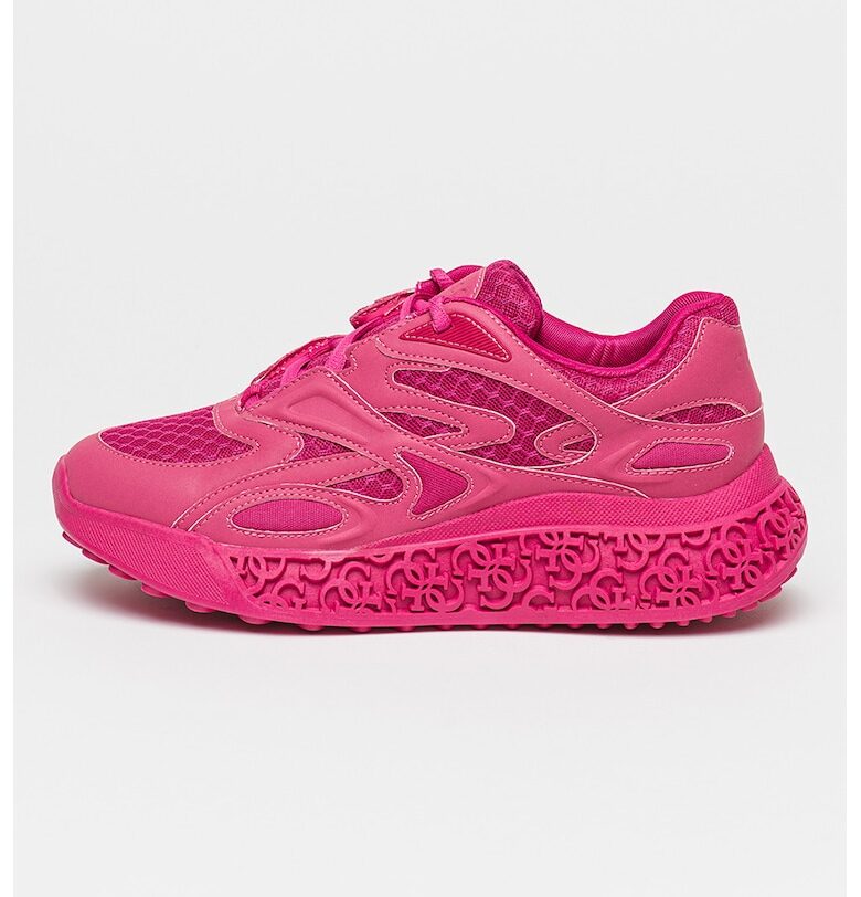 Скосени спортни обувки с мрежести зони GUESS