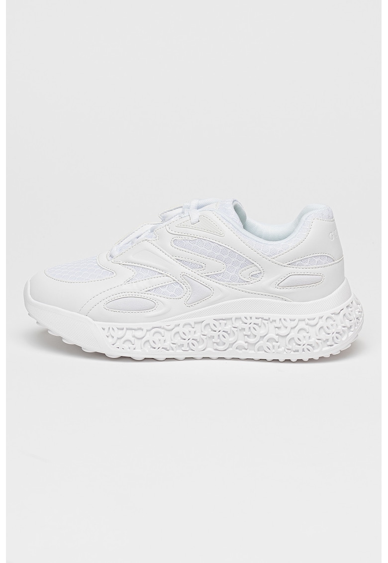 Скосени спортни обувки с мрежести зони GUESS