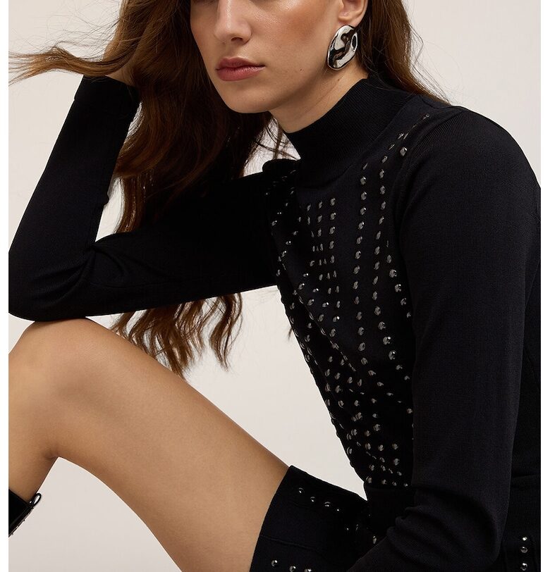 Слим пуловер с апликации Motivi