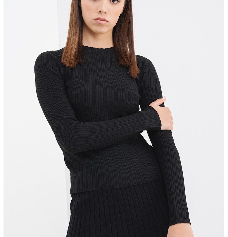 Слим пуловер с овално деколте Only