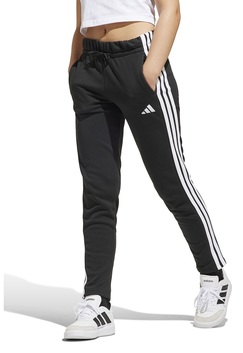 Слим спортен панталон с връзка adidas Sportswear