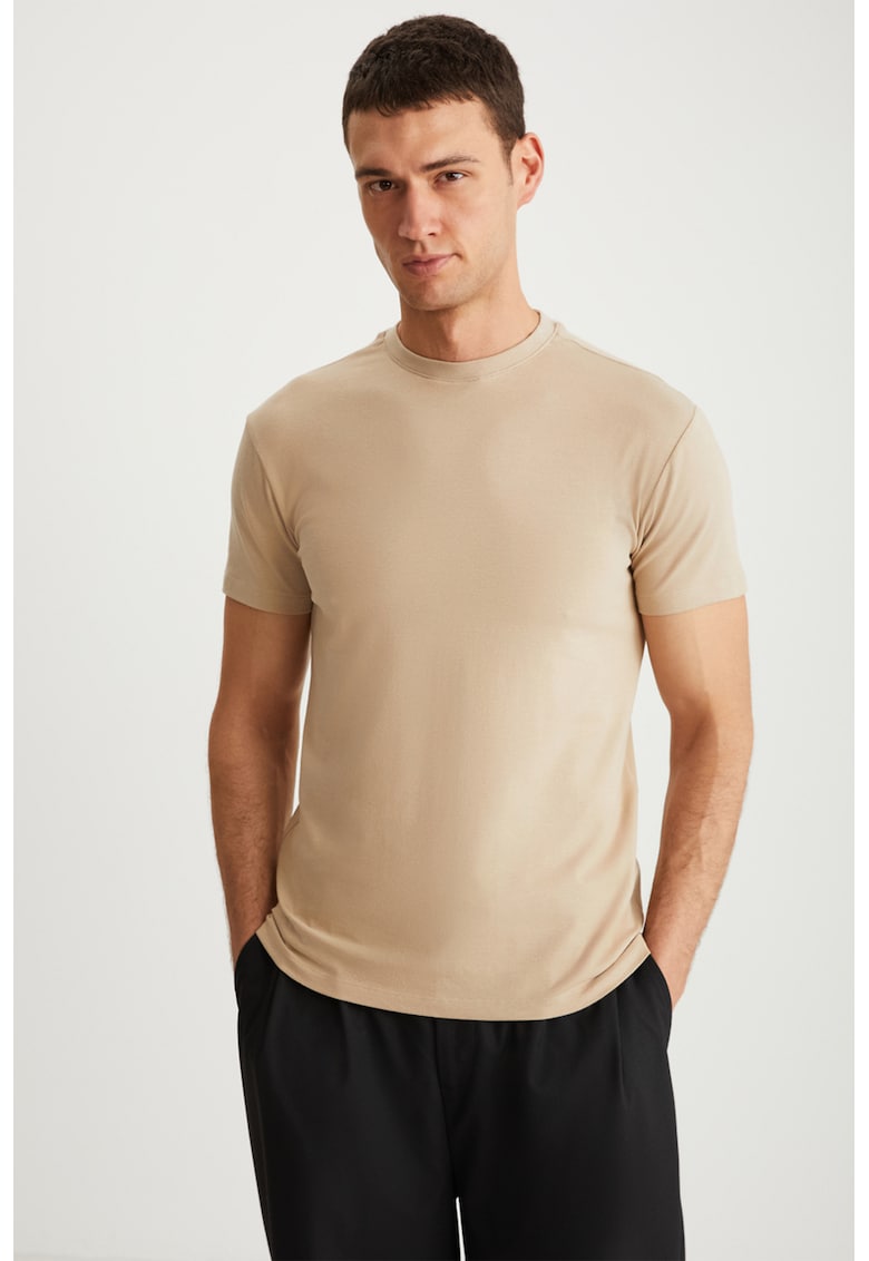 Слим тениска Tiago с памук с овално деколте GRIMELANGE