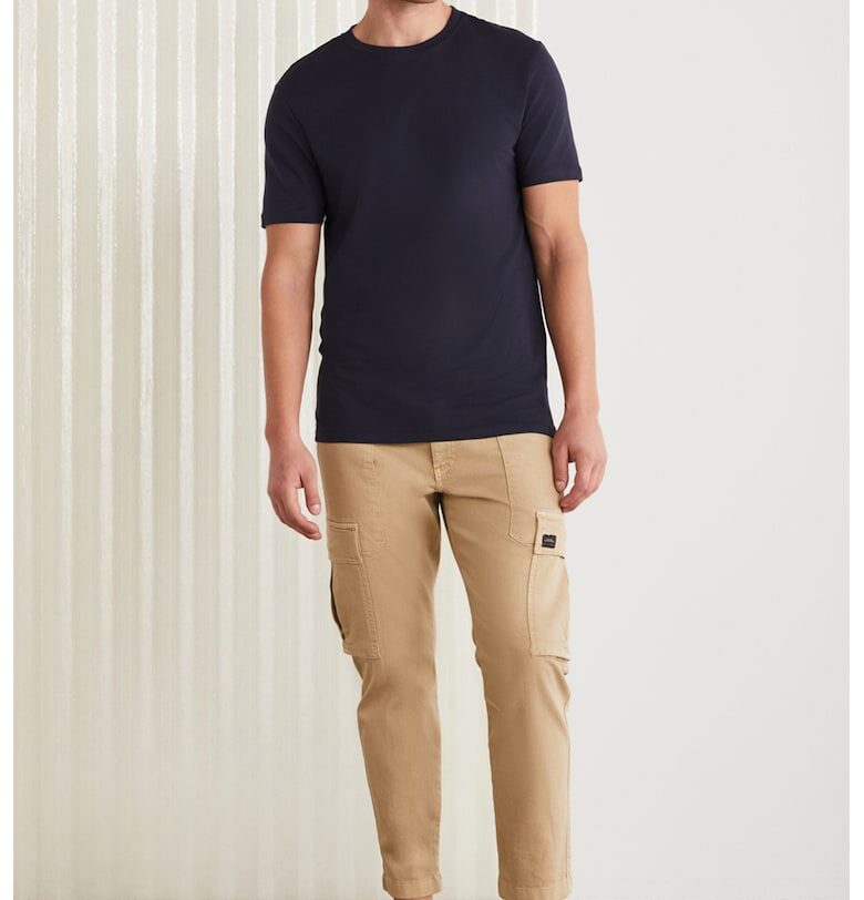 Слим тениска Tiago с памук с овално деколте GRIMELANGE