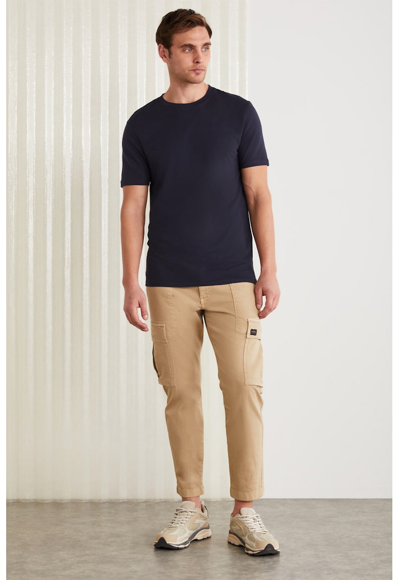 Слим тениска Tiago с памук с овално деколте GRIMELANGE