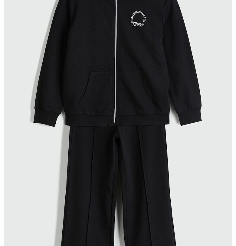 Спортен екип с бродерии LC WAIKIKI