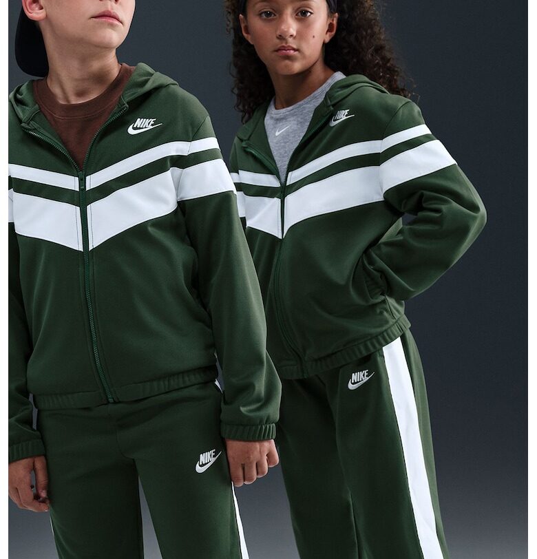 Спортен екип с контрасти Nike