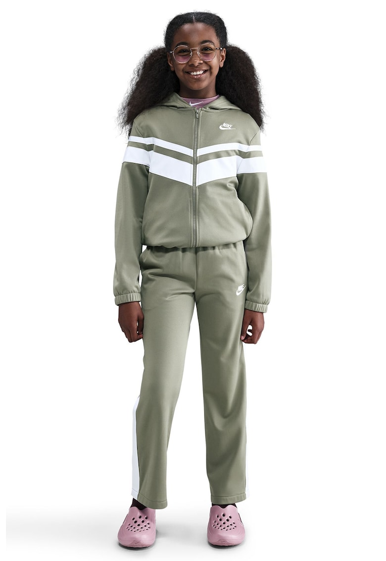 Спортен екип с контрасти Nike