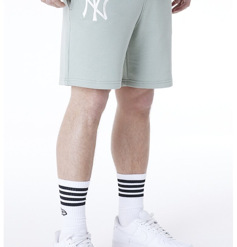 Спортен къс панталон с връзка и бродиран монограм New Era