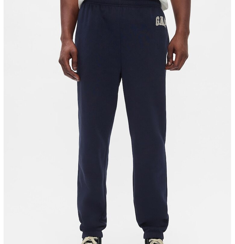 Спортен панталон с джобове GAP