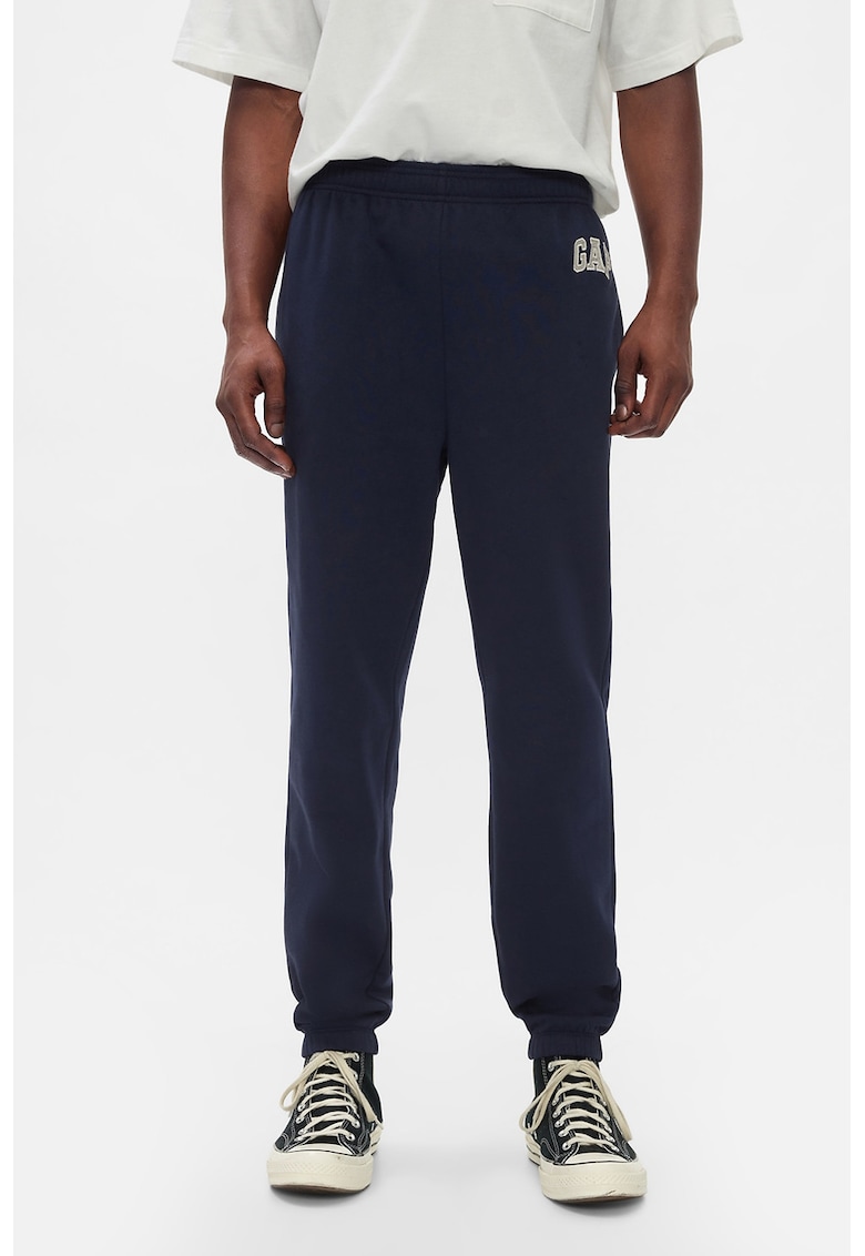 Спортен панталон с джобове GAP