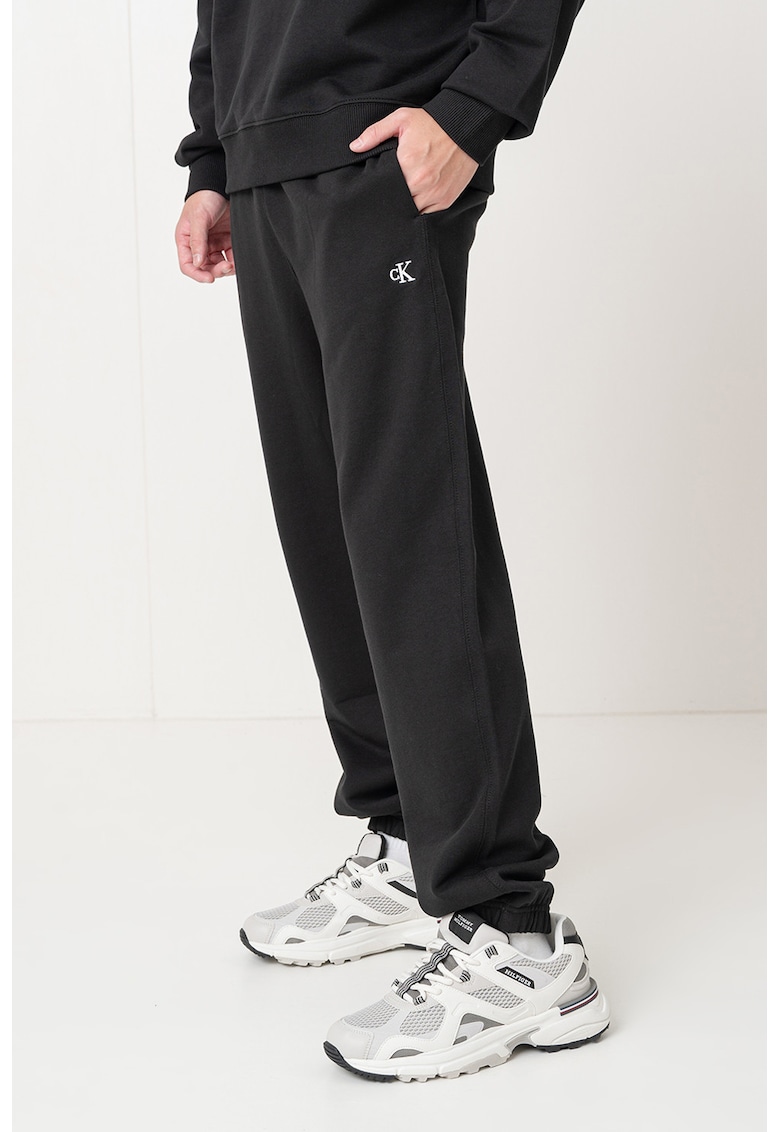 Спортен панталон с еластичен подгъв CALVIN KLEIN JEANS