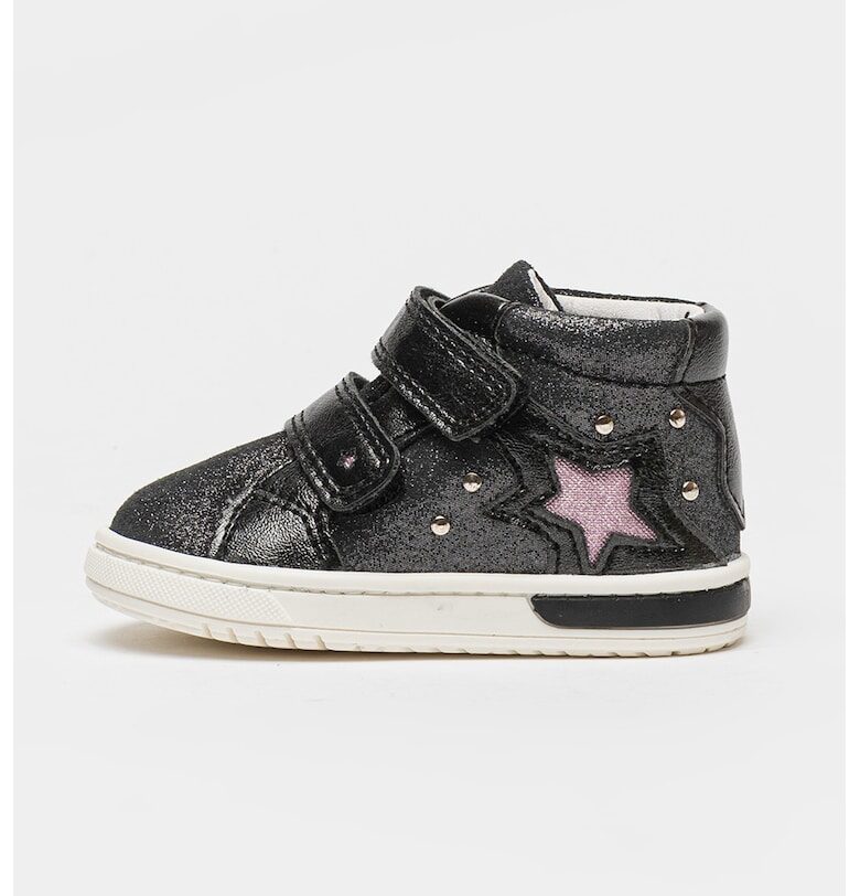 Спортни обувки с велкро и шарка на звезди Primigi