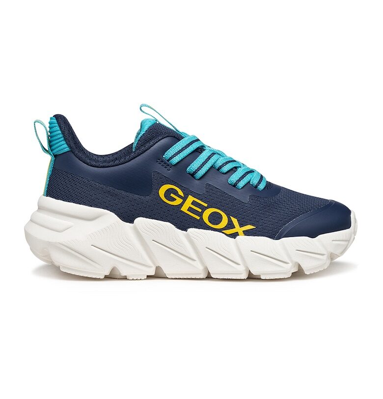 Спортни обувки с мрежести зони Geox