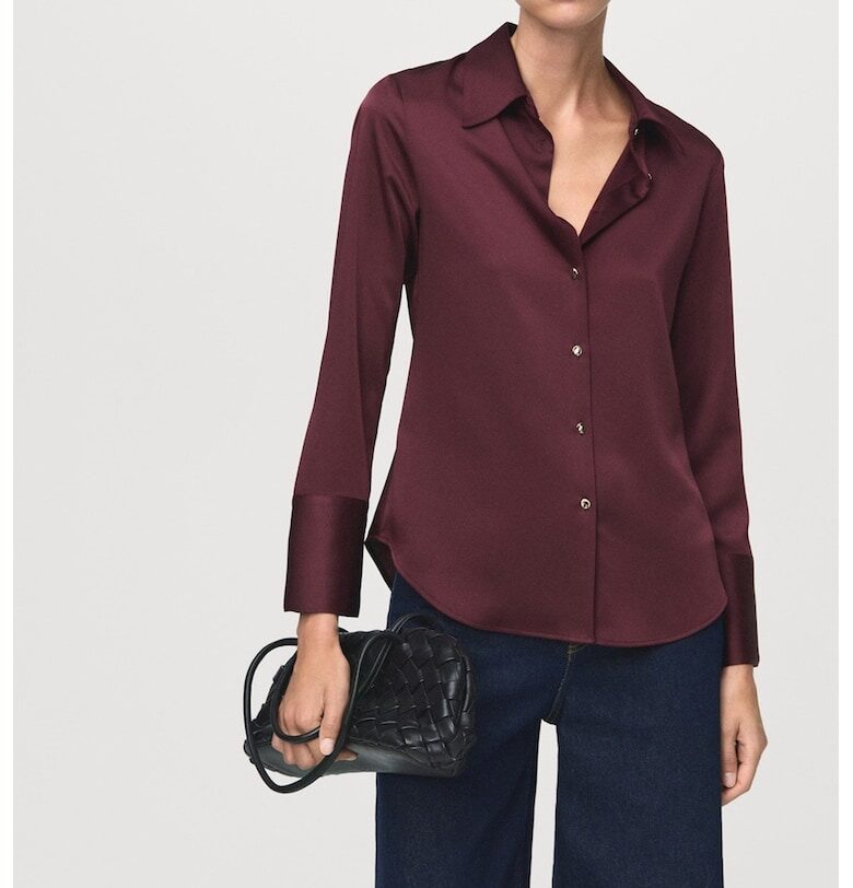 Стелеща се сатенена риза с класическа яка Mango