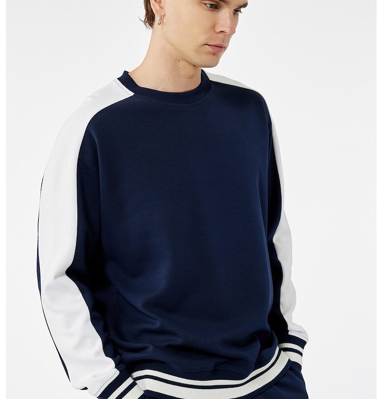 Суитшърт с овално деколте KOTON