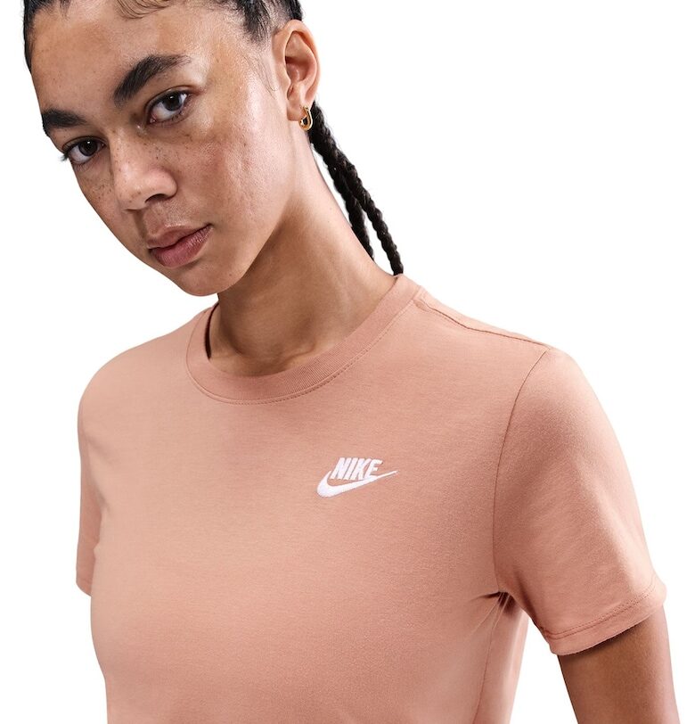 Тениска Sportswear Club Essentials с овално деколте Nike