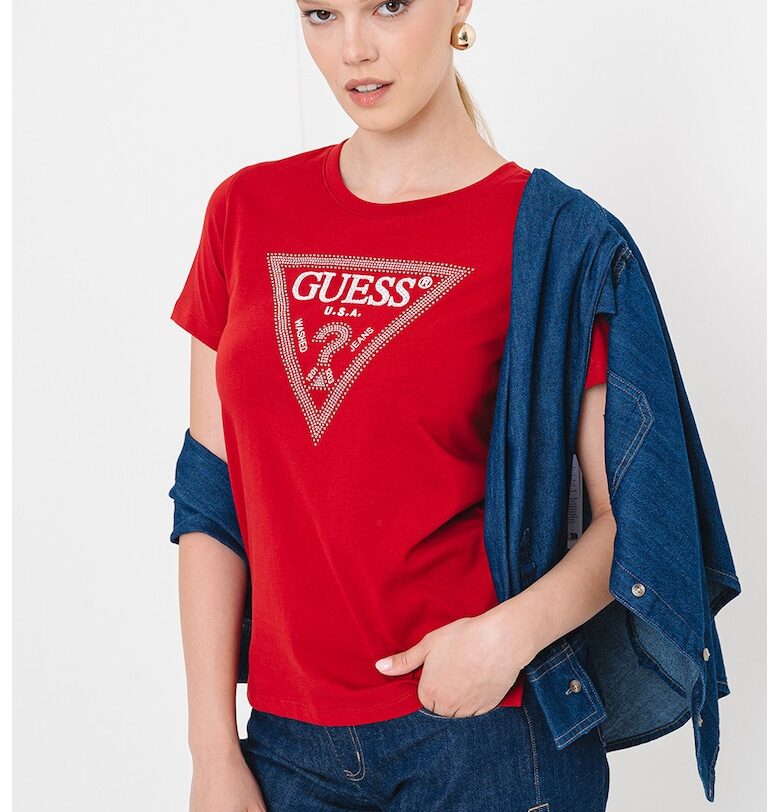 Тениска с декоративни камъни и лого GUESS
