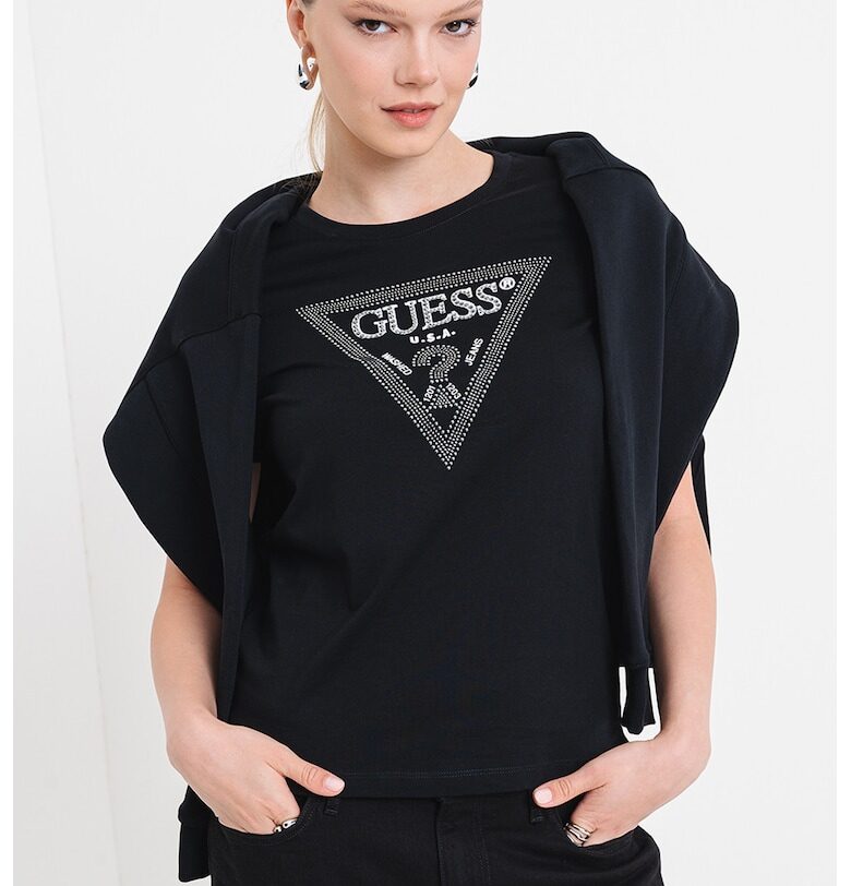 Тениска с декоративни камъни и лого GUESS