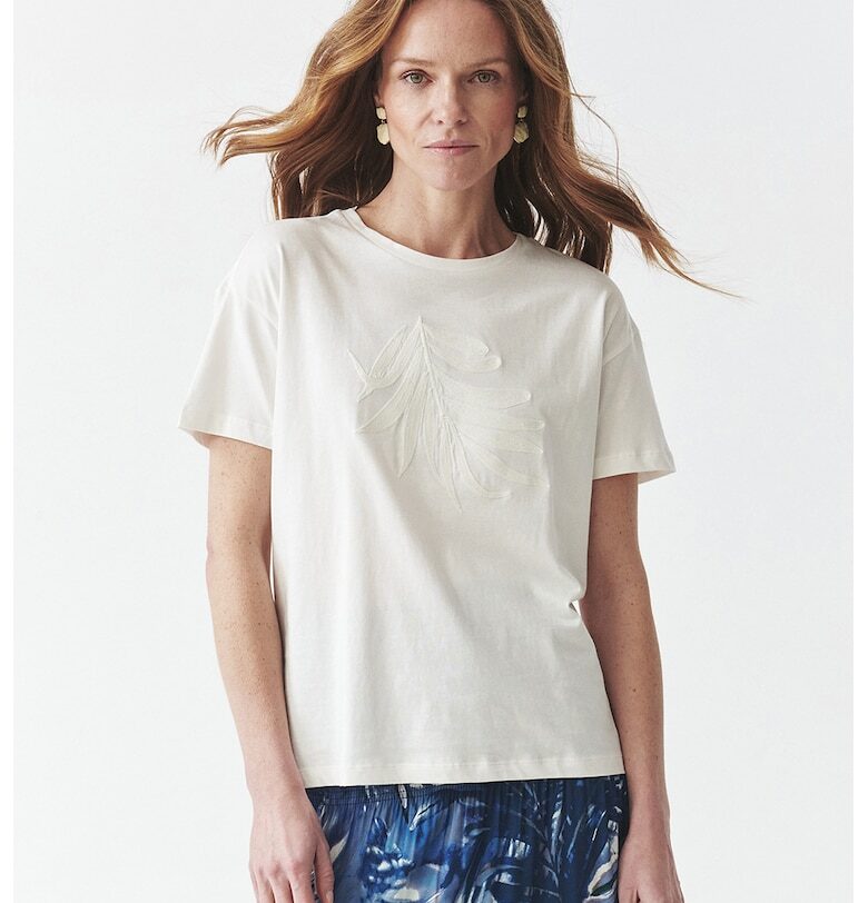 Тениска с овално деколте и бродерия Tatuum