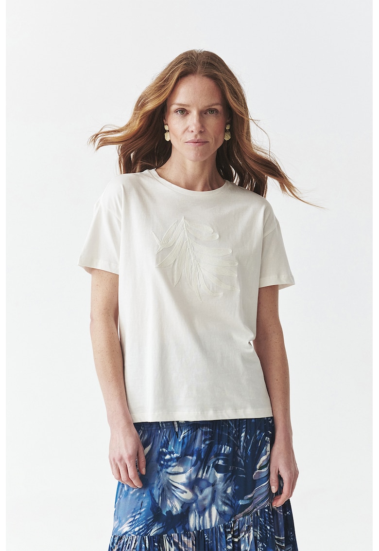 Тениска с овално деколте и бродерия Tatuum