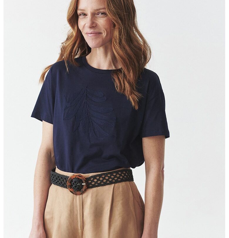 Тениска с овално деколте и бродерия Tatuum