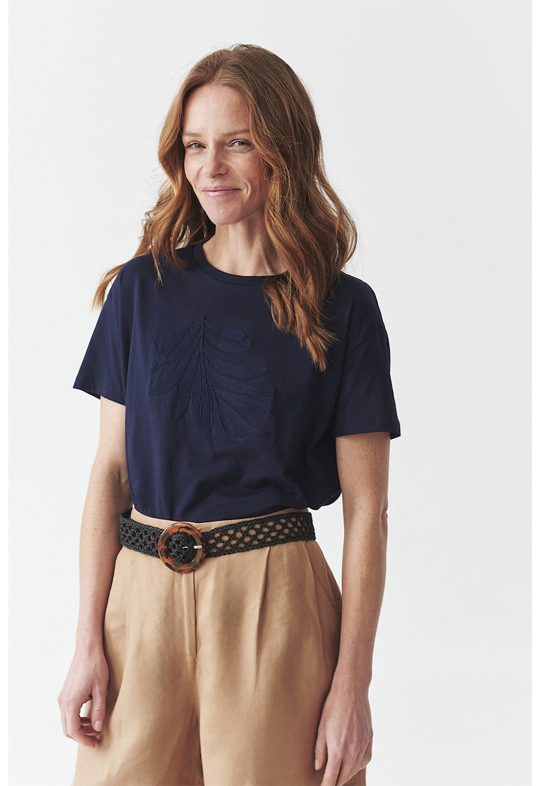 Тениска с овално деколте и бродерия Tatuum