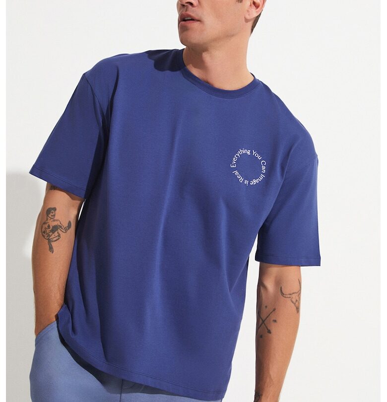 Тениска с овално деколте и надпис June