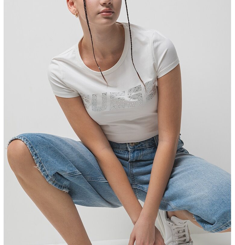 Тениска с памук с лого от декоративни камъни GUESS