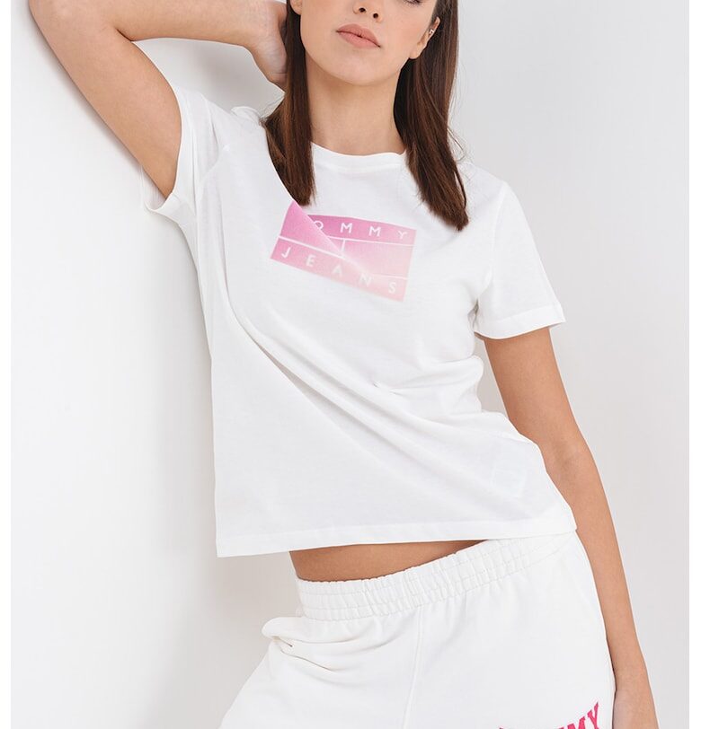 Тениска с шпиц и овално деколте Tommy Jeans