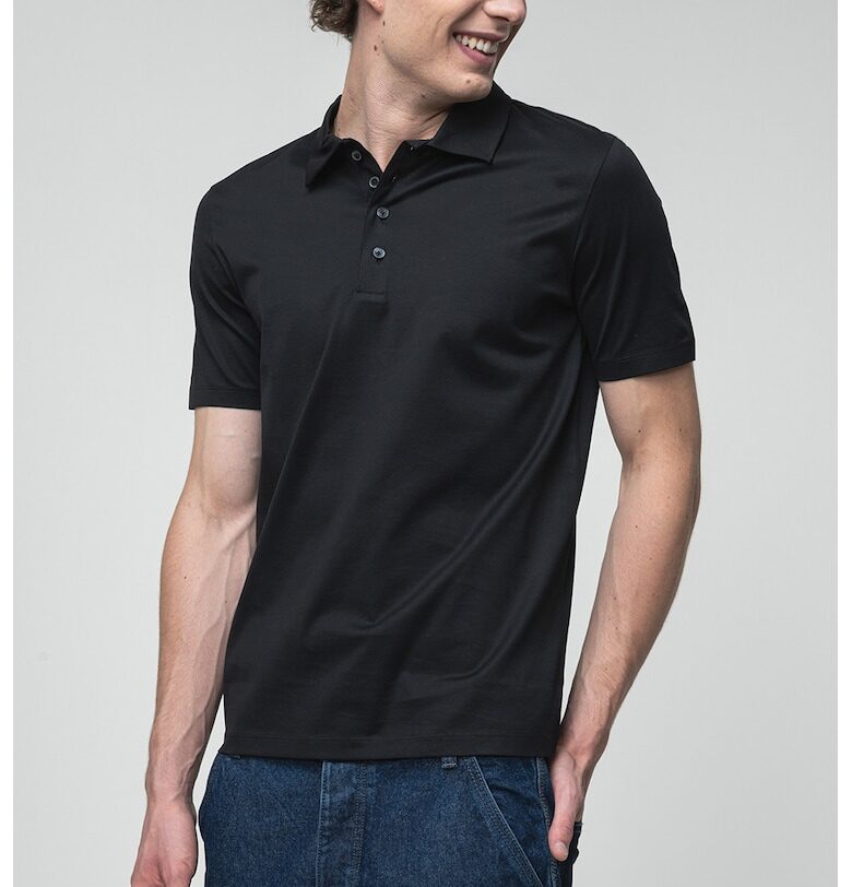 Тениска с яка и цепка с копчета HUGO