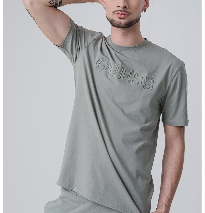 Тренировъчна тениска с релефно лого GUESS