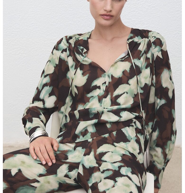 Флорална шпиц блуза Mango