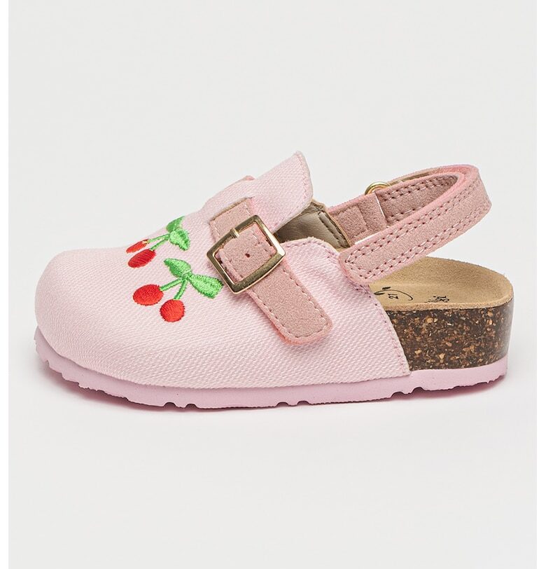 Чехли с каишка на петата и бродерии Primigi