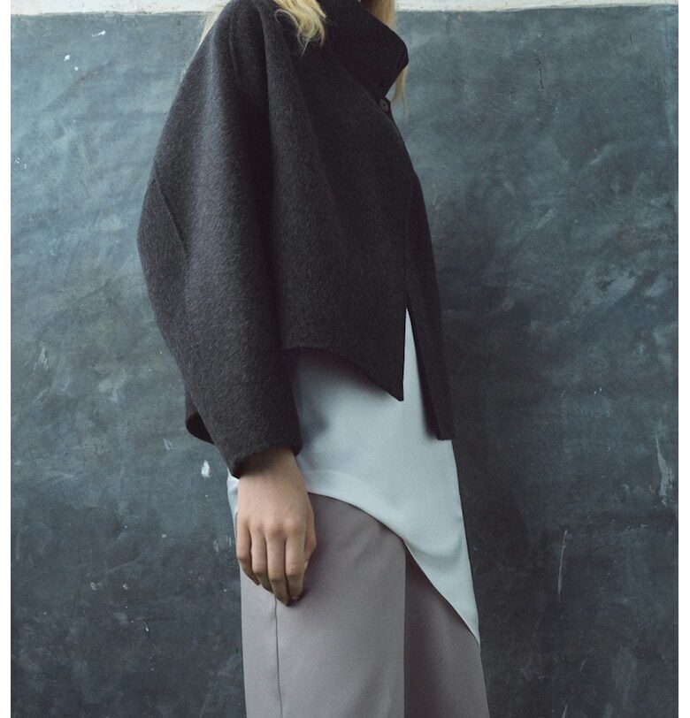 Яке с вълна с висока яка Mango