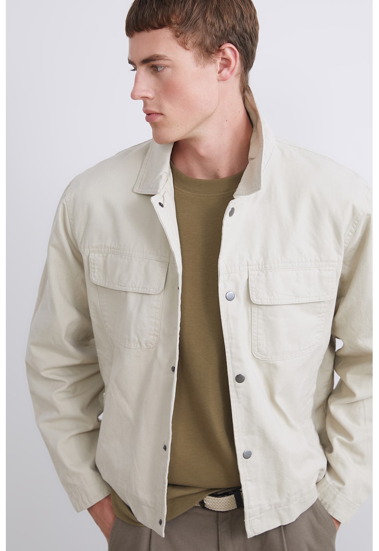 Яке с джобове с капаче на гърдите и капси LC WAIKIKI