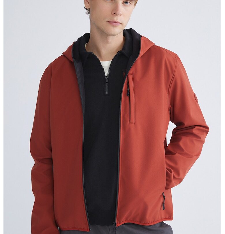 Яке с качулка и джоб LC WAIKIKI