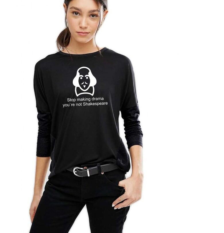 888113408-Черна дамска блуза - Shakespeare Drama THEICONIC