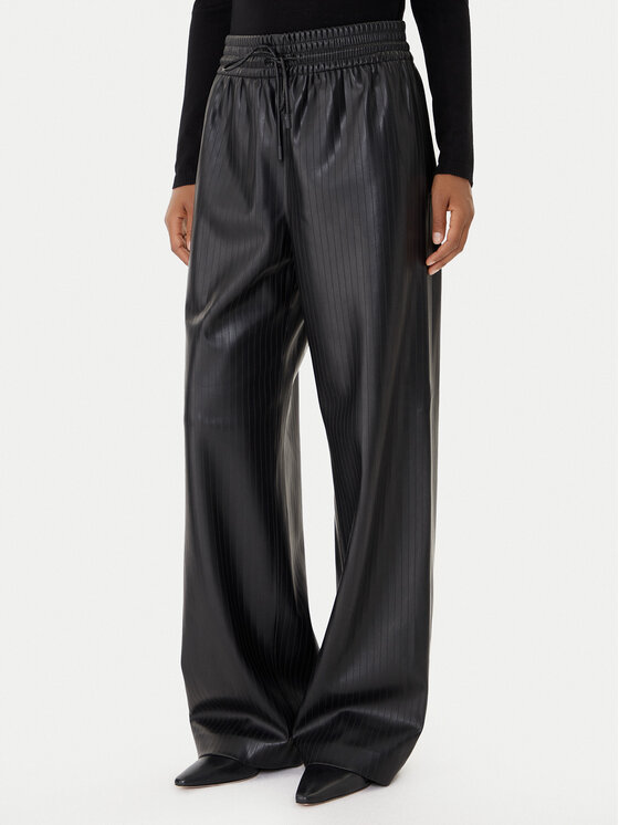 BOSS Панталони от имитация на кожа Talpina 50548123 Черен Relaxed Fit цвят на ниска цена