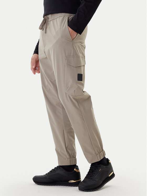 BOSS Текстилни панталони T_Urbanex-Cargolight 50508339 Зелен Tapered Fit цвят на ниска цена