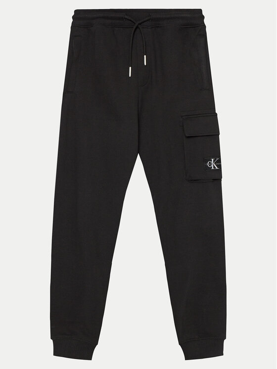 Calvin Klein Jeans Долнище анцуг Badge IB0IB02199 Черен Relaxed Fit цвят на ниска цена